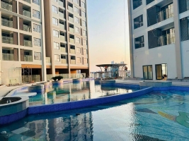 Cho thuê căn đẹp tầng 4 view bể bơi Hoàng Huy Commerce